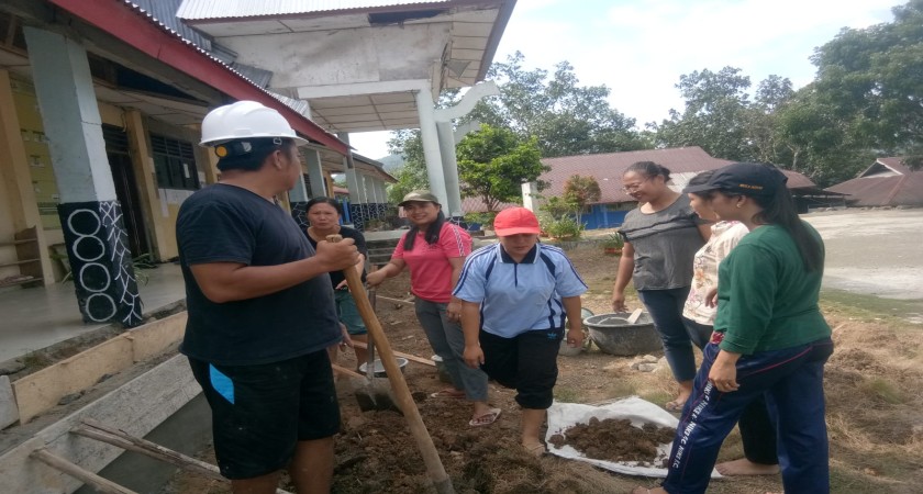 Pembuatan Taman Sekolah Di Lingkungan Smk Negeri 1 Amandraya Smk